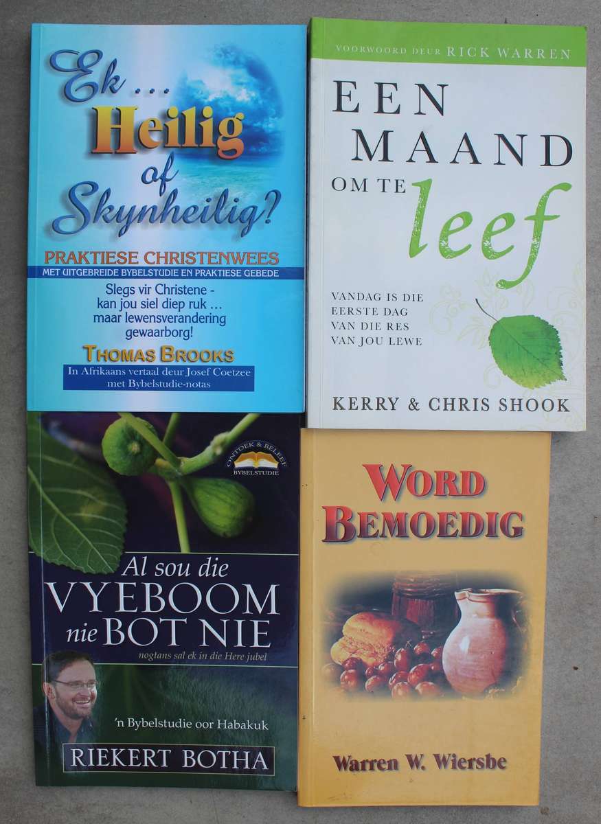7 x Christelike boeke weggee geprys