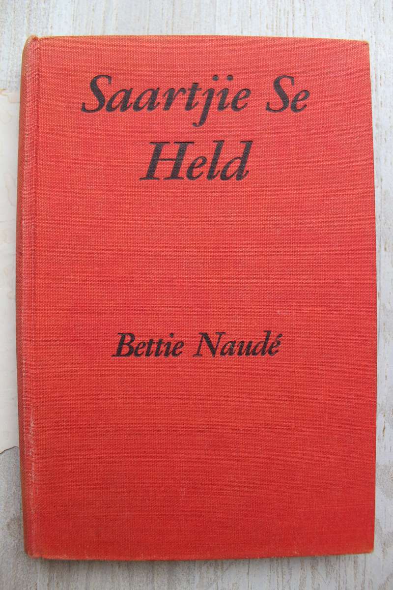 SAARTJIE SE HELD, NR 8 - BETTIE NAUDE met oorspronklike stofjas