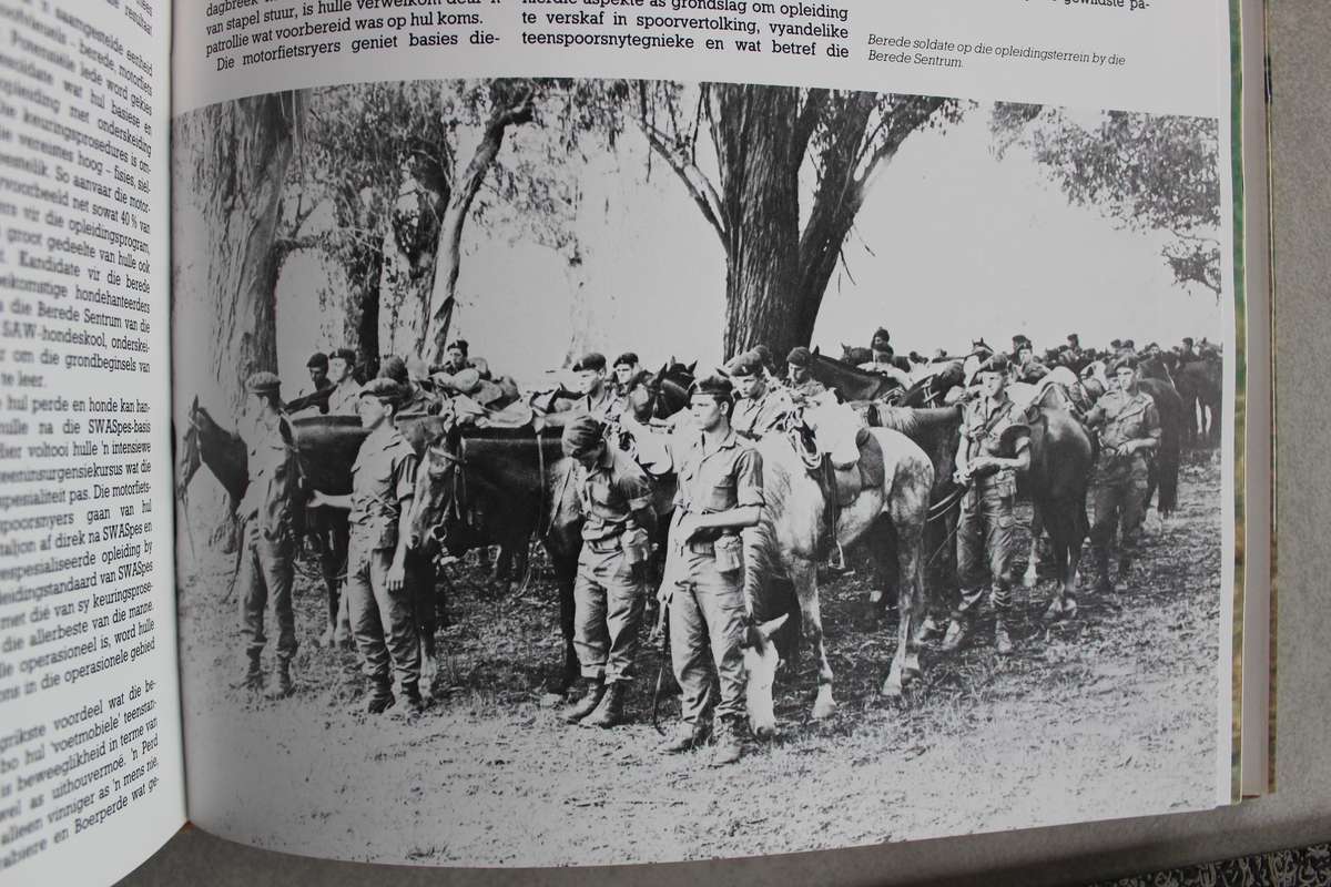 Die Suid-Afrikaanse Krygsmag -- Helmoed-Romer Heitman