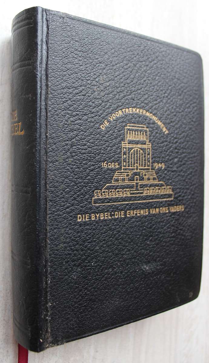Bybel met Voortrekker Monument embleem voorop.