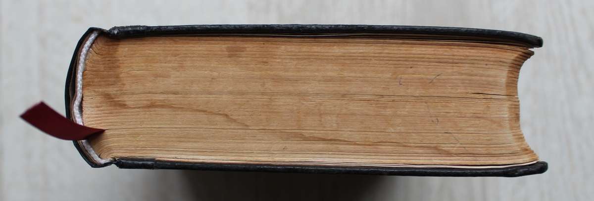 Bybel met Voortrekker Monument embleem voorop.