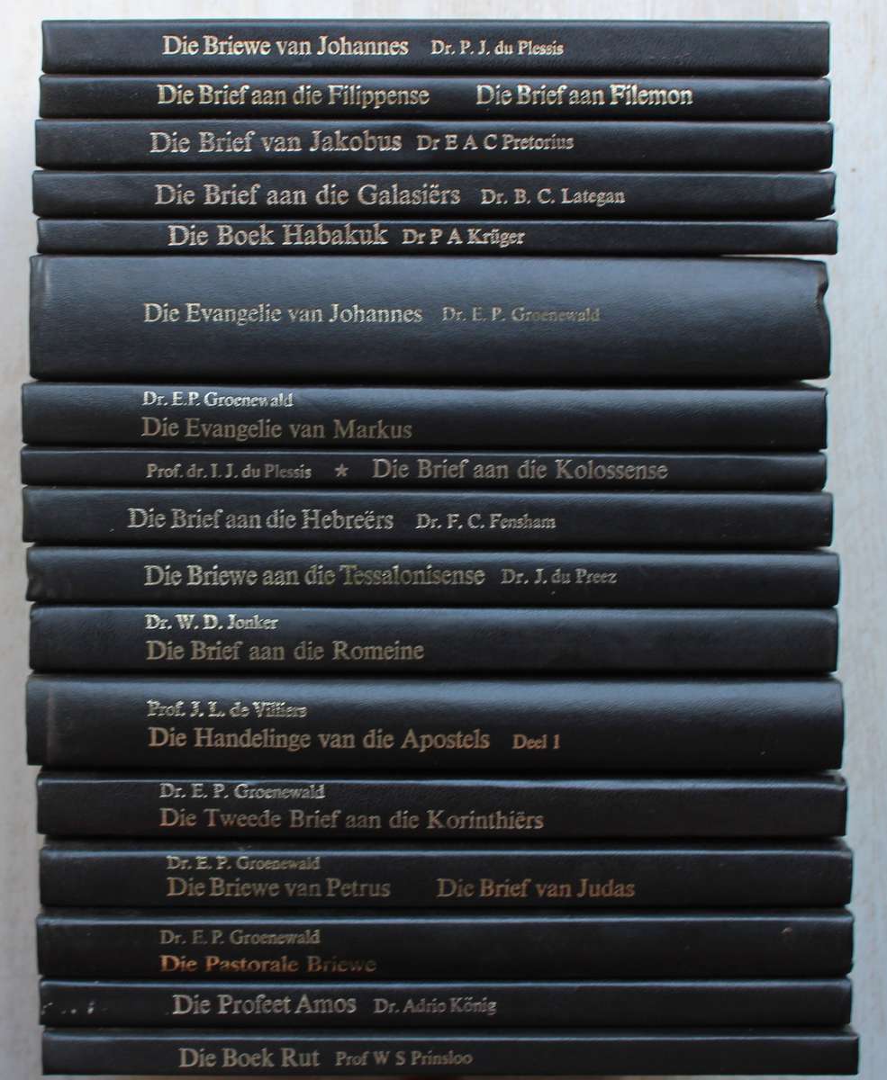 Kommentaar Reeks x 17 boeke in mooi toestand.