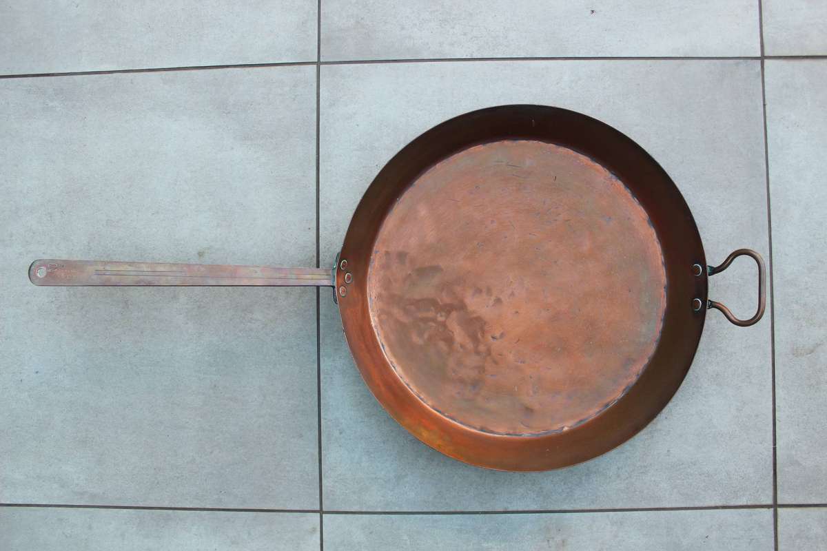 Large solid copper pan 91 cm long