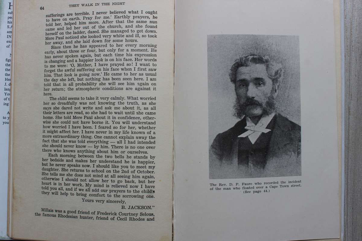 ERIC ROSENTHAL - THEY WALK BY NIGHT True South African Ghost Stories