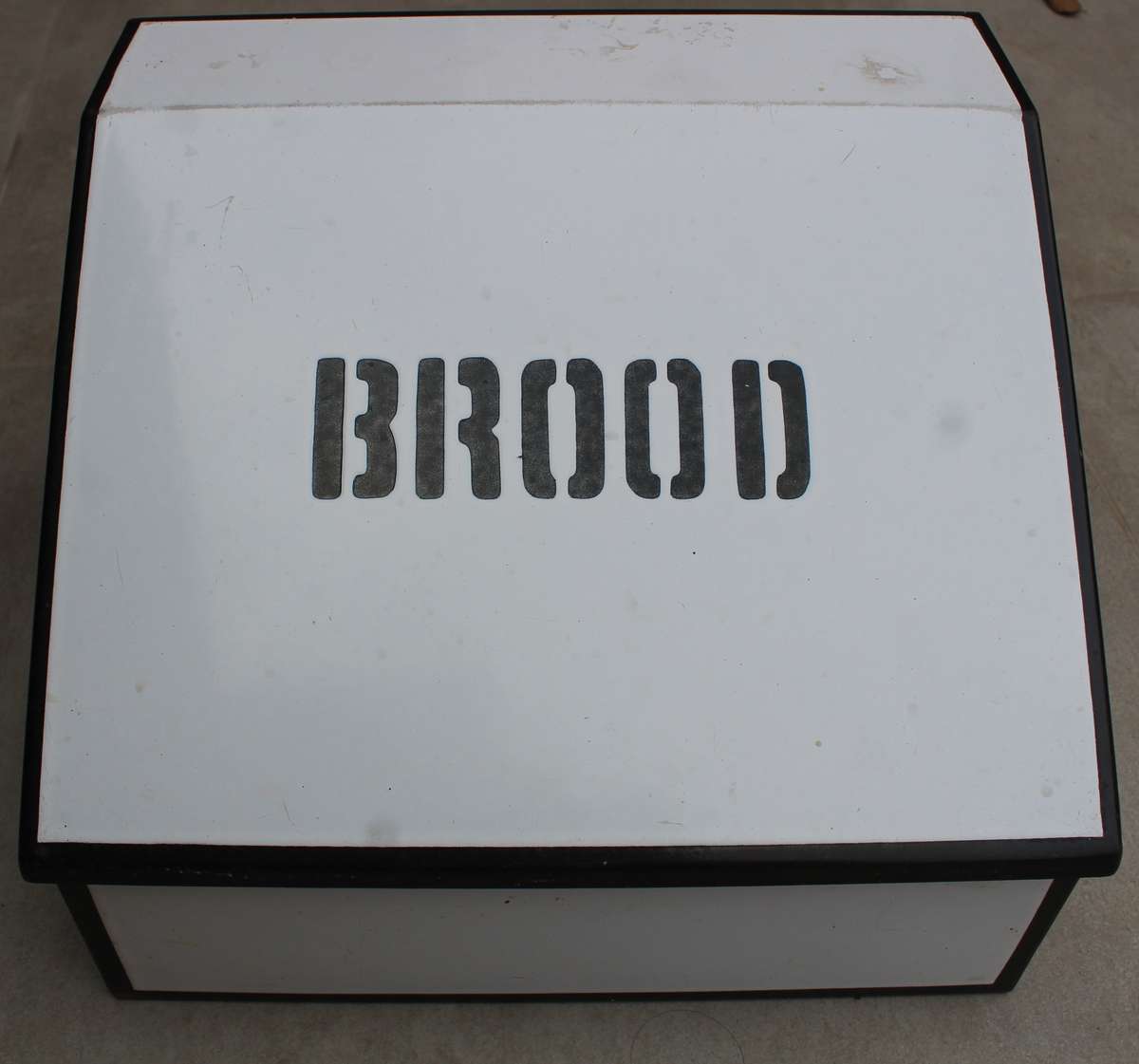 Enamel BROOD blik bread bin