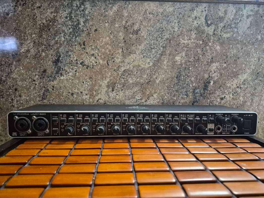 Behringer U-PHORIA UMC1820 Audio Interface
