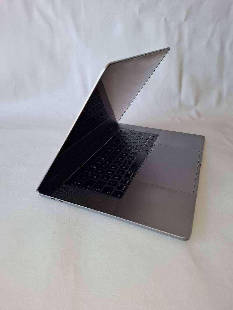 Apple MacBook Pro A1707 15-inch Laptop with Intel Core i7, 16GB RAM, 512GB SSD