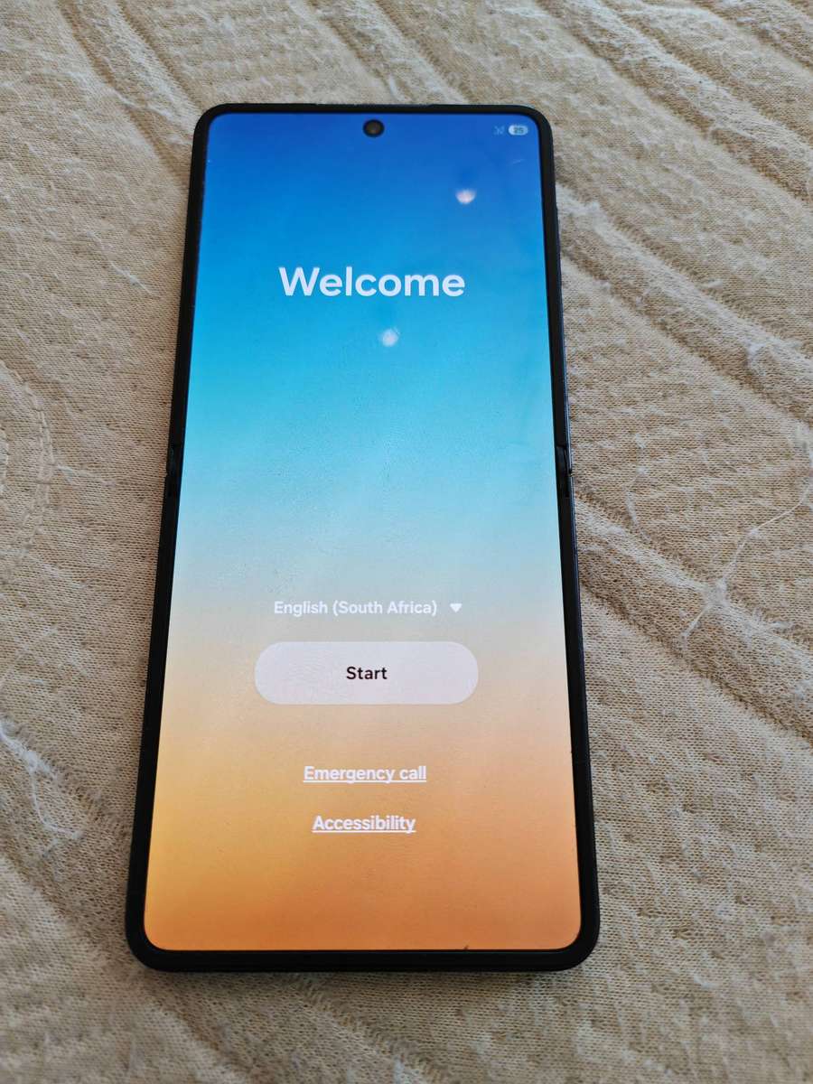 Samsung Galaxy Z Flip 7 Secondhand Immaculate Condition with Warranty
