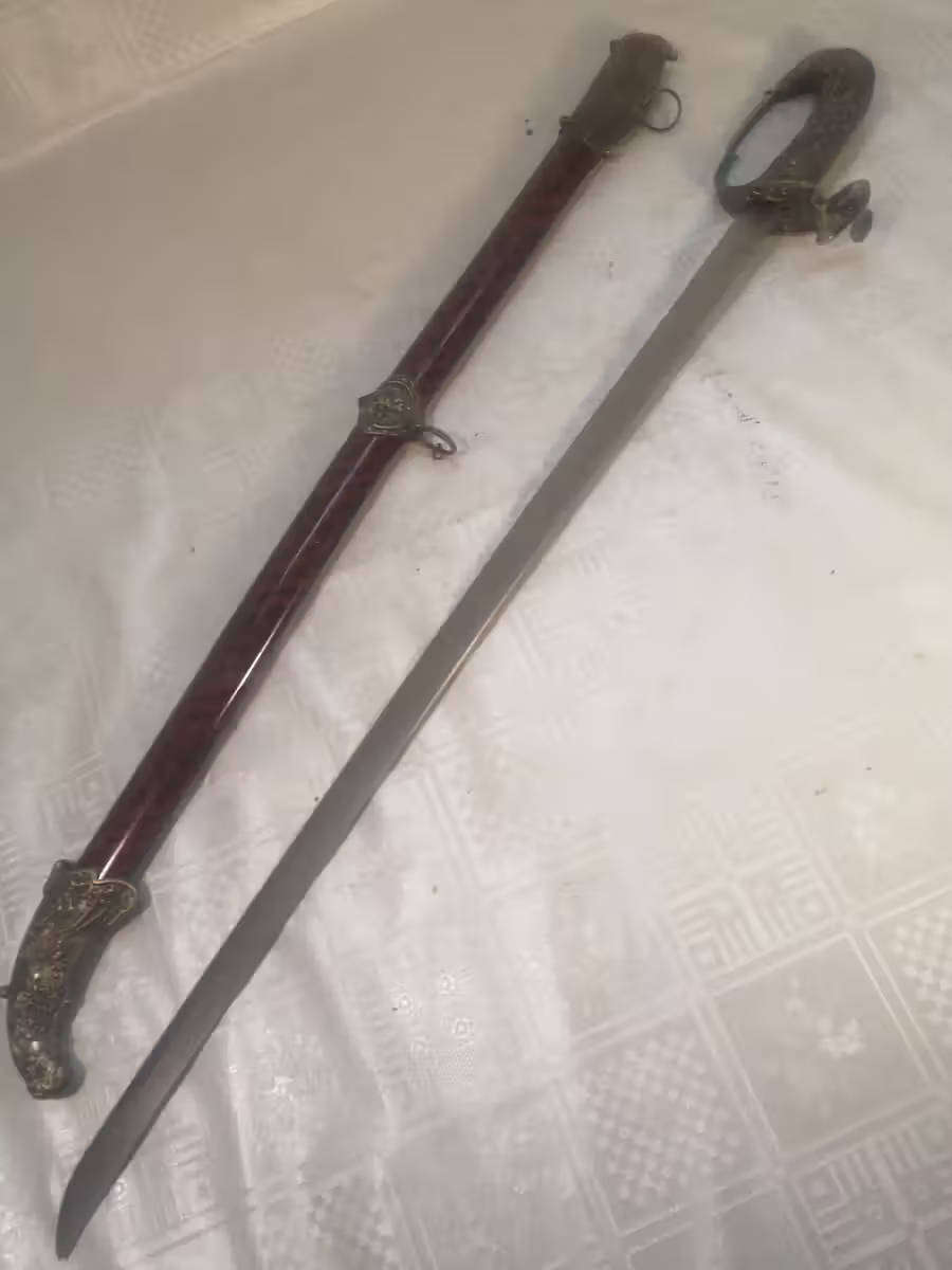 BEAUTIFUL DECORATIVE VINTAGE SABRE SWORD