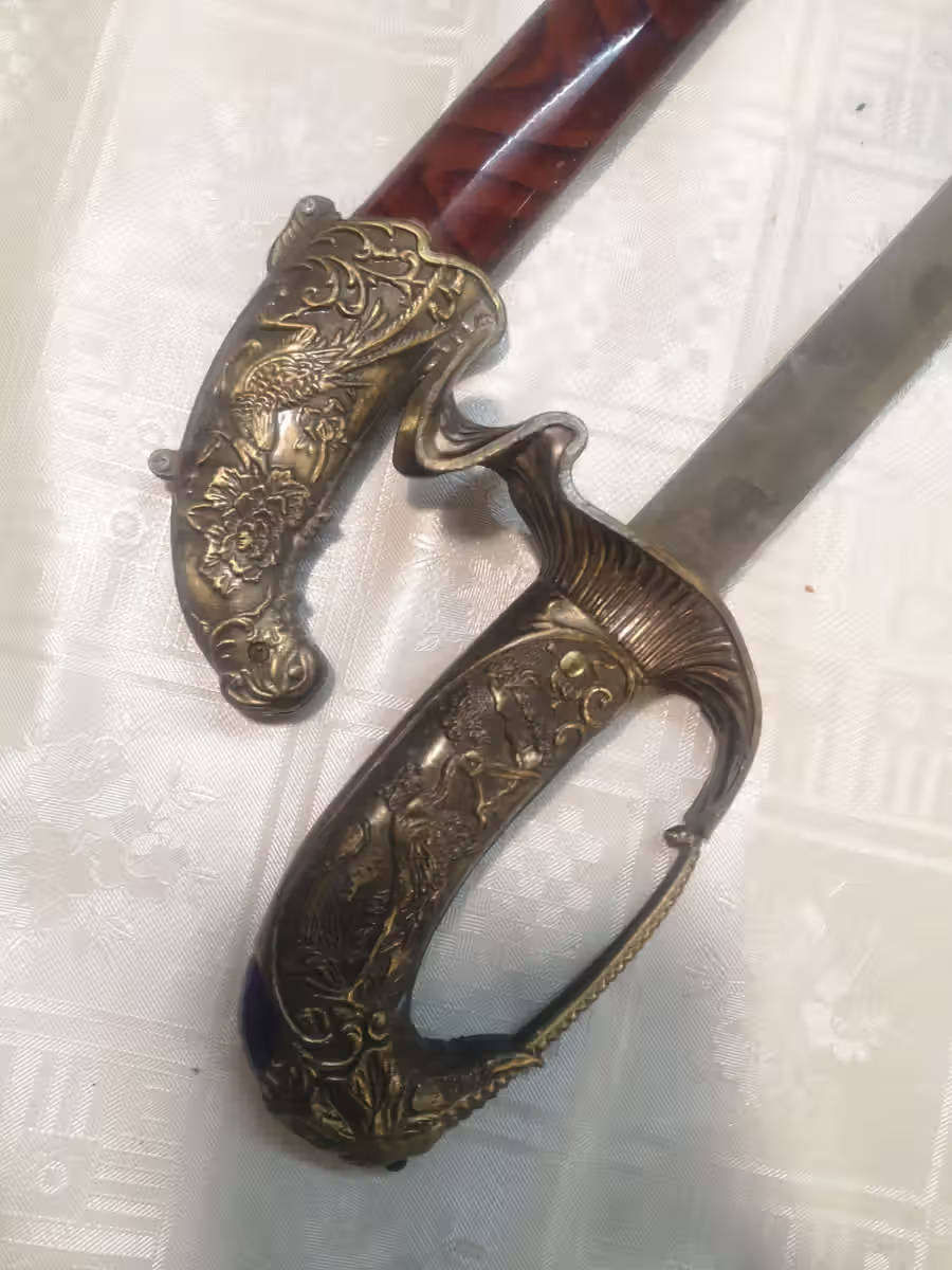 BEAUTIFUL DECORATIVE VINTAGE SABRE SWORD