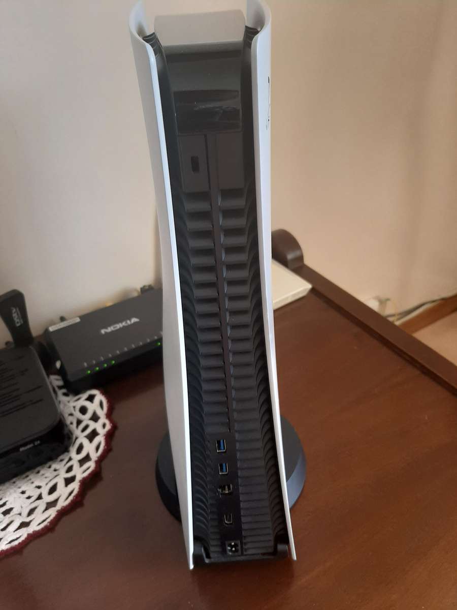 Sony Playstation 5 white glacier 825GB + Free additional controller