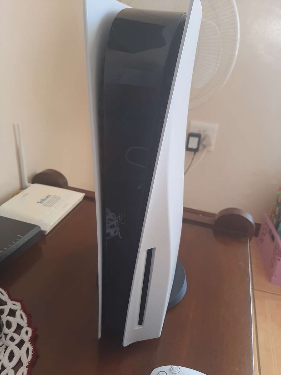 Sony Playstation 5 white glacier 825GB + Free additional controller