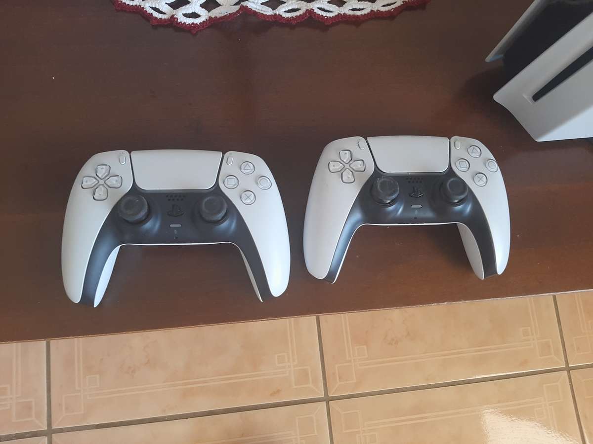 Sony Playstation 5 white glacier 825GB + Free additional controller