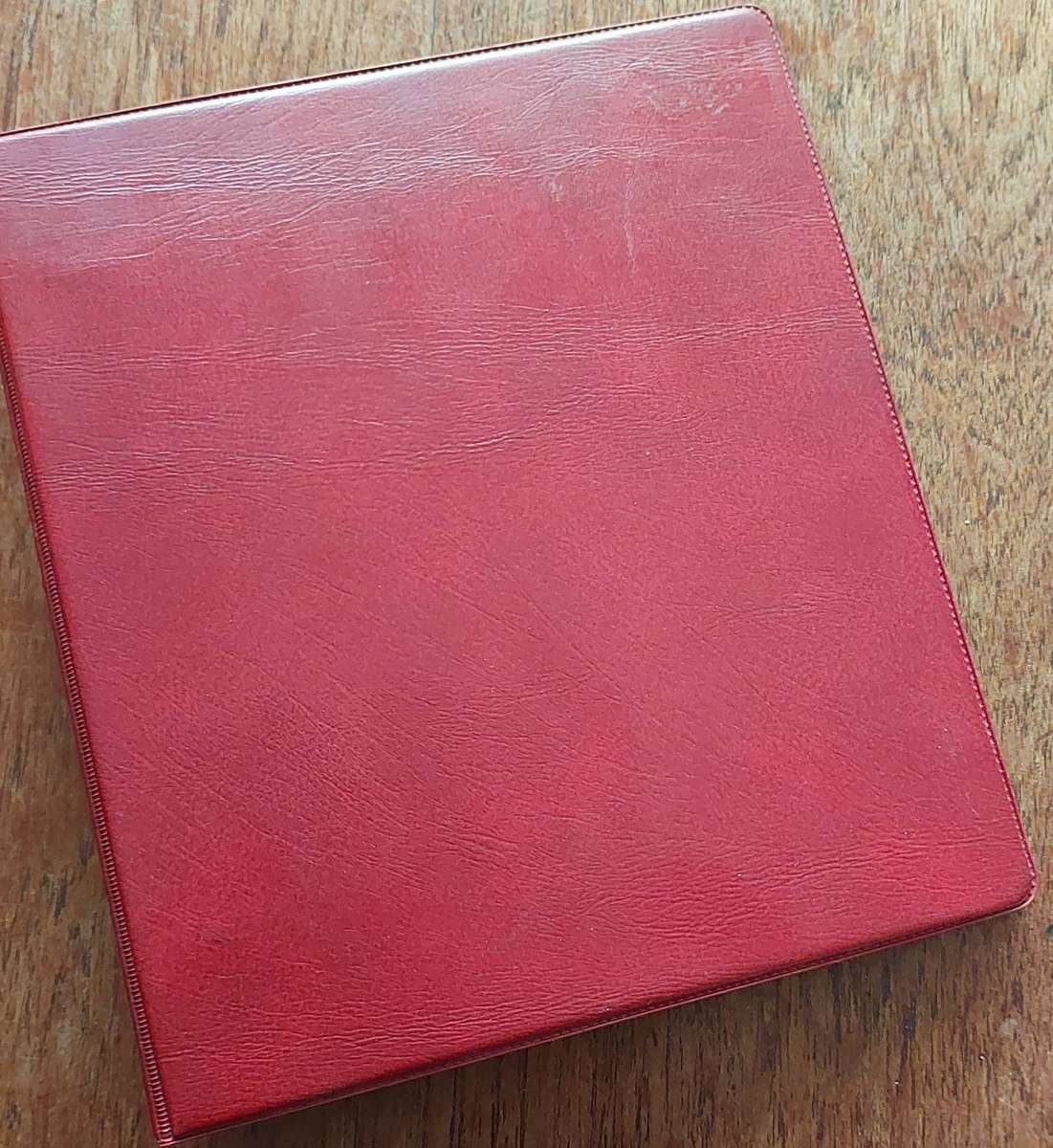 Small 4-Ring binder (21 x 24cm), blank plastic sleeves x 25, good condition, see pics