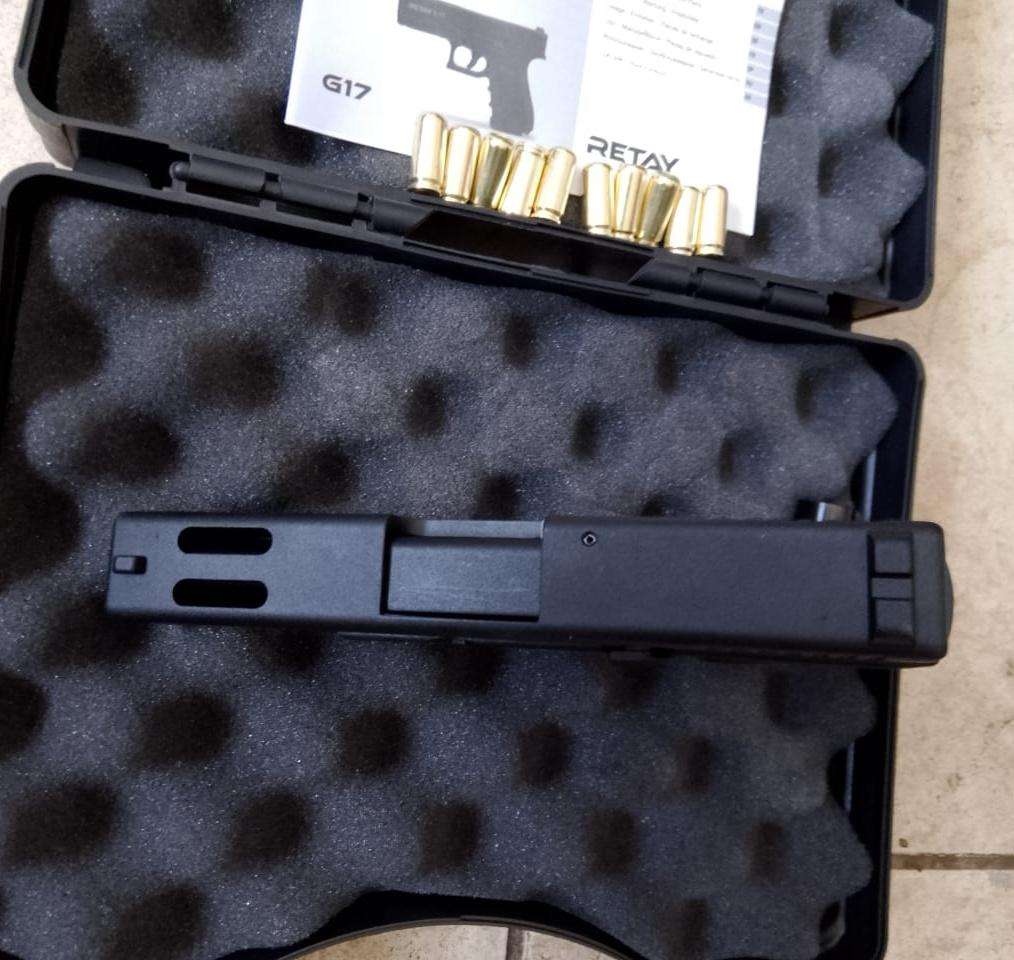 Retay G19C Blank Gun + 10 blank rounds
