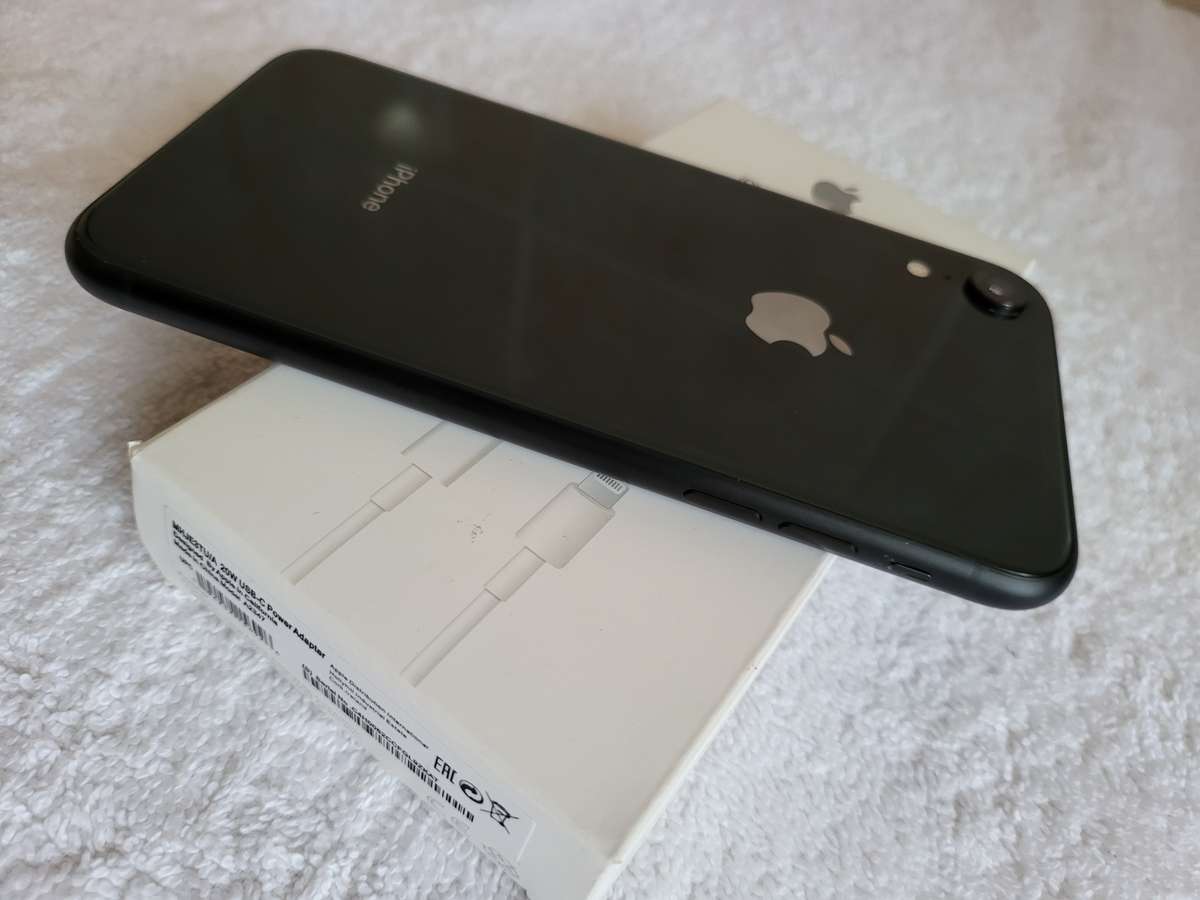 iPhone - XR - Black - 64GB - Excellent Condition - With Extras