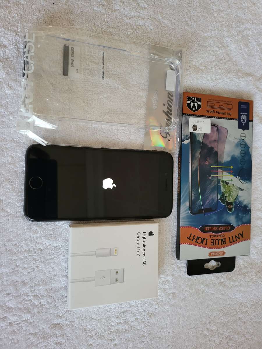 iPhone 8 - Space Grey - 256GB - EXCELLENT CONDITION - Complete Package