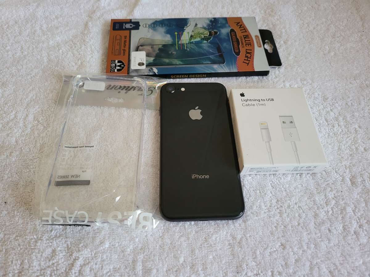iPhone 8 - Space Grey - 256GB - EXCELLENT CONDITION - Complete Package