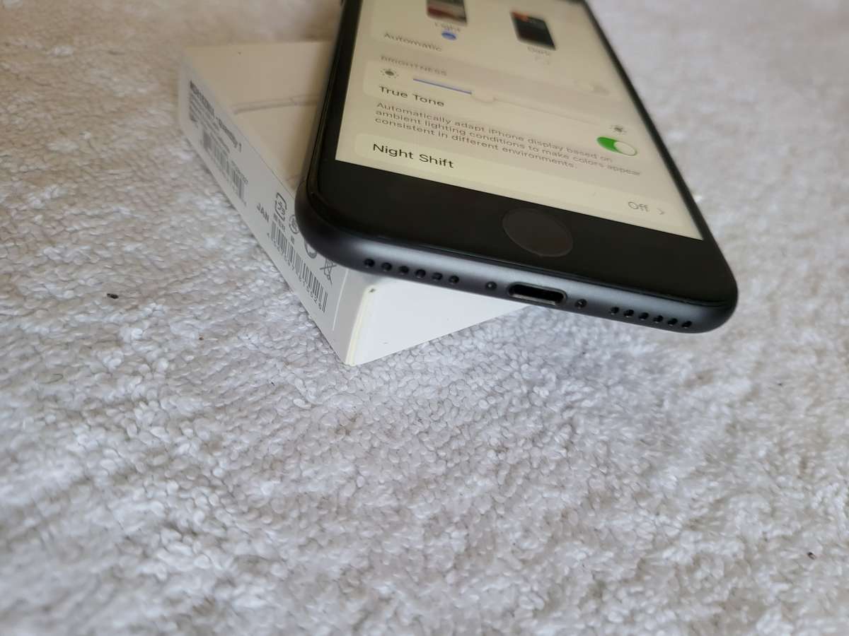 iPhone 8 - Space Grey - 256GB - EXCELLENT CONDITION - Complete Package