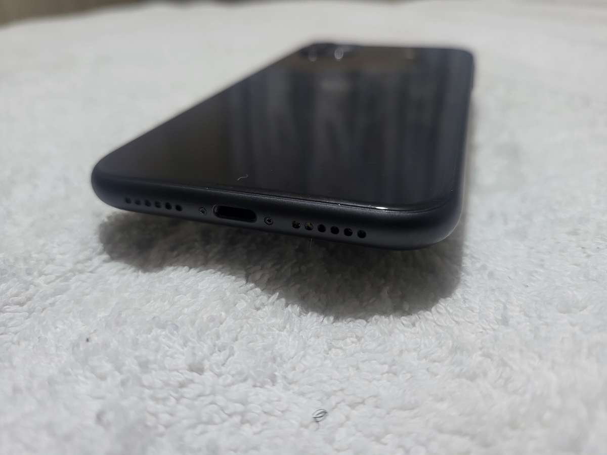 iPhone 11 - Black - 64GB