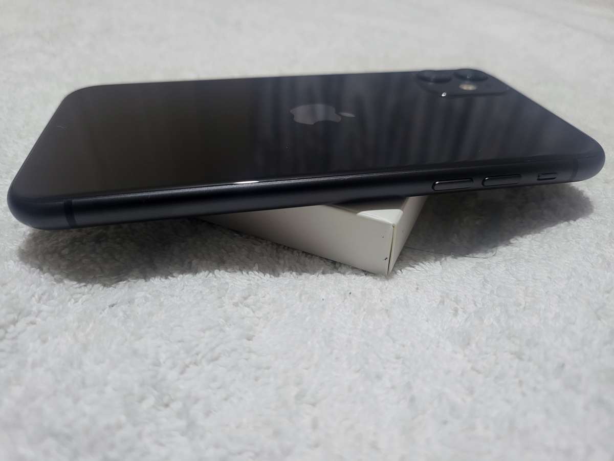 iPhone 11 - Black - 64GB