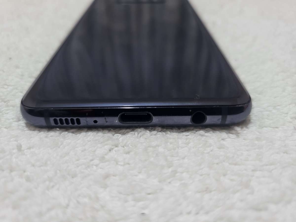 Samsung Galaxy S10e 128GB Prism Black With Extras