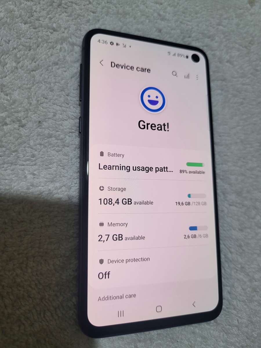 Samsung Galaxy S10e 128GB Prism Black With Extras