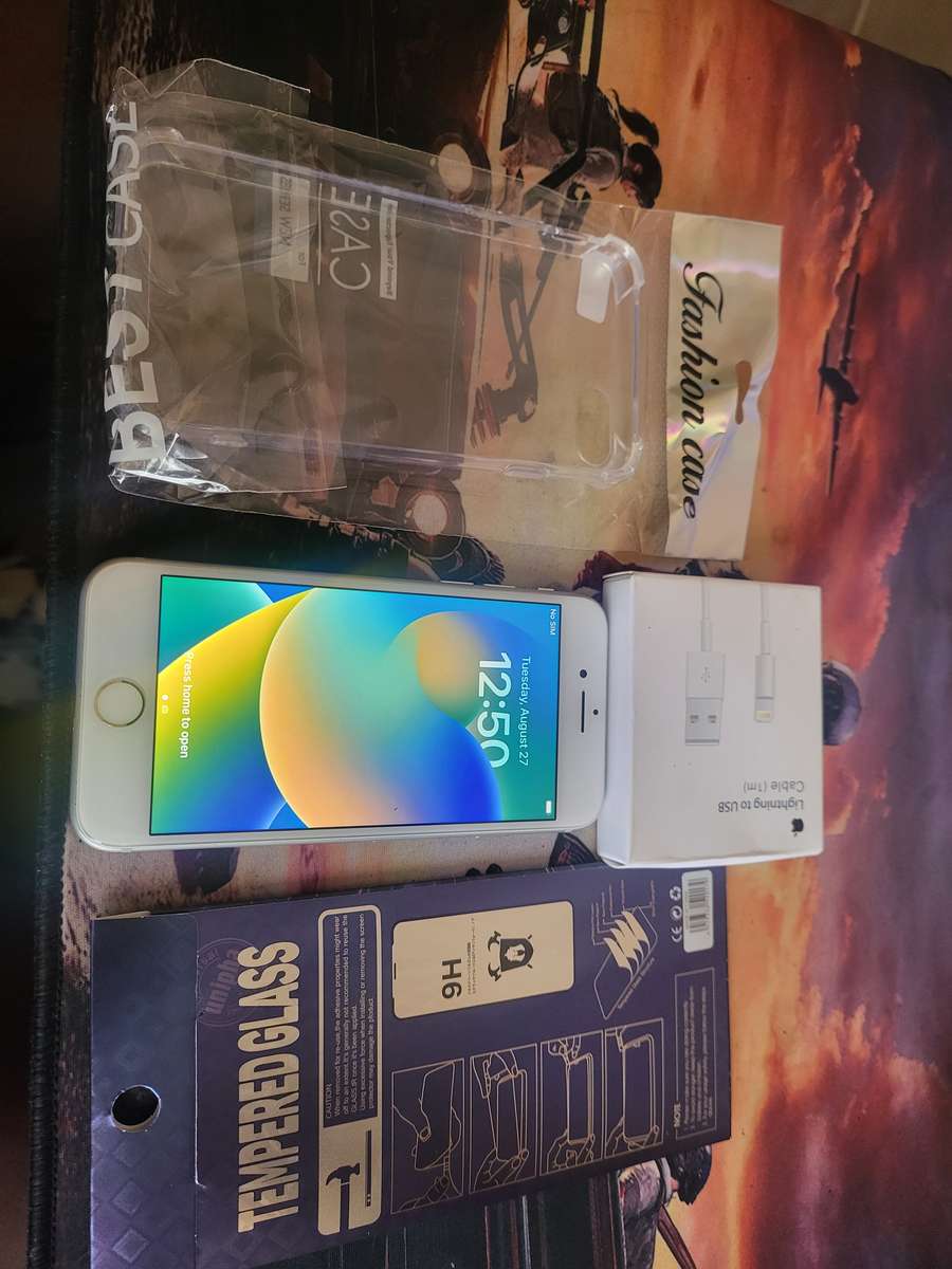 iPhone 8 - Silver - 256GB - EXCELLENT CONDITION - Complete Package