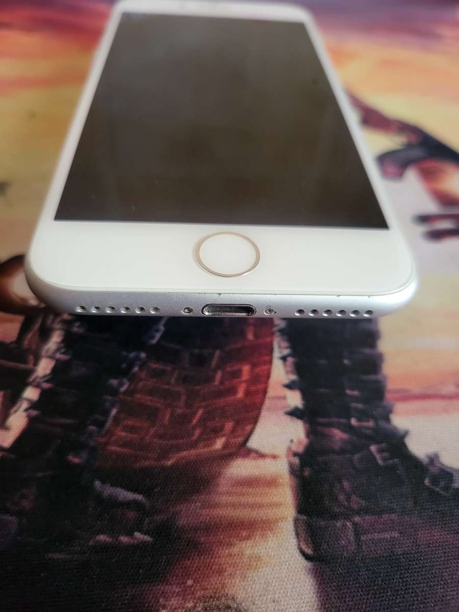 iPhone 8 - Silver - 256GB - EXCELLENT CONDITION - Complete Package