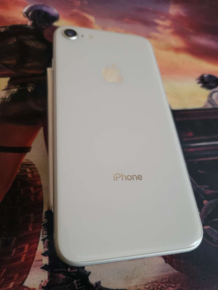 iPhone 8 - Silver - 256GB - EXCELLENT CONDITION - Complete Package