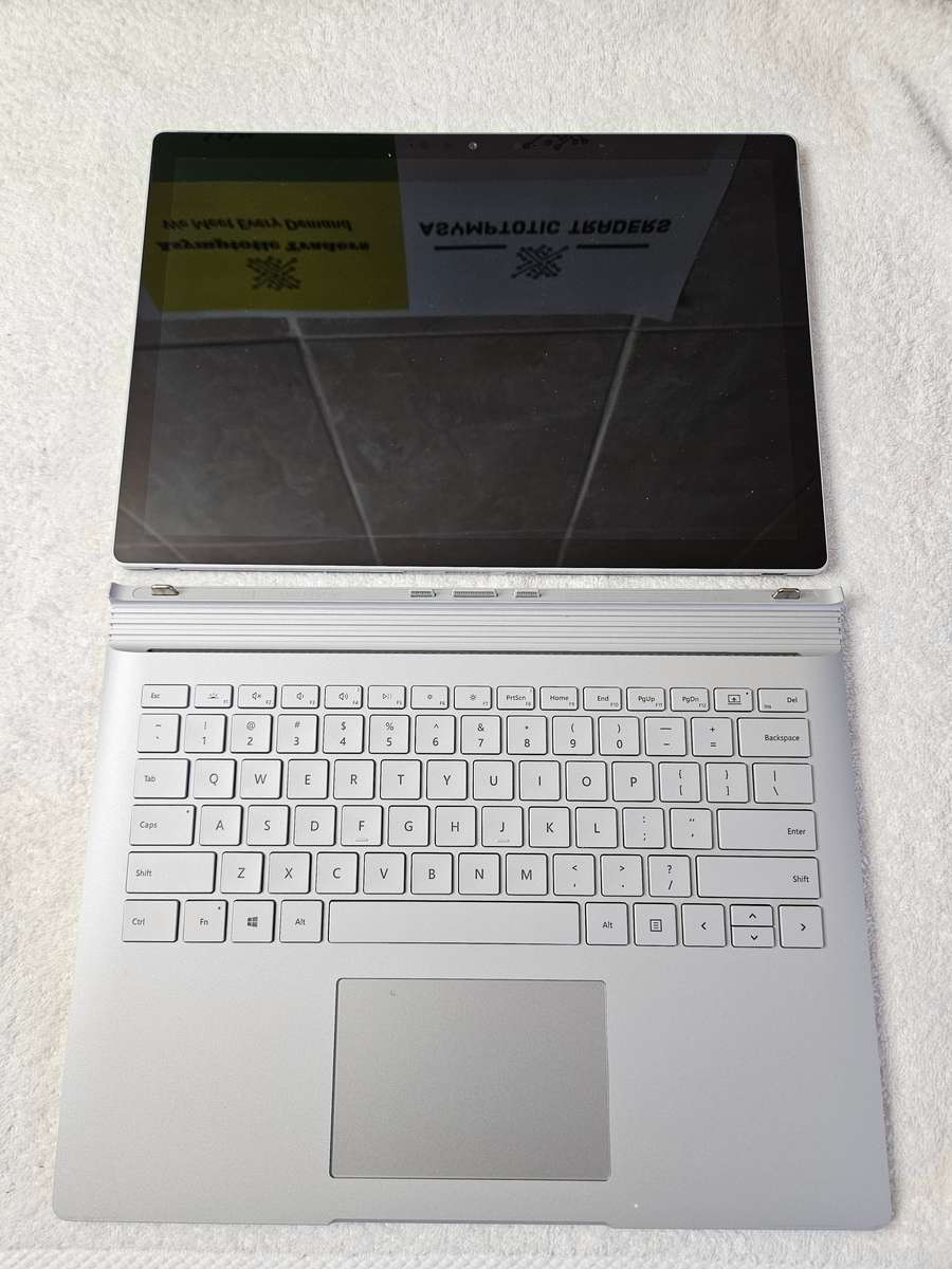Microsoft Surface Book 3 - 2 in 1 - i7 10th Gen - 16GB - 256 SSD - Touch Screen - Excellent