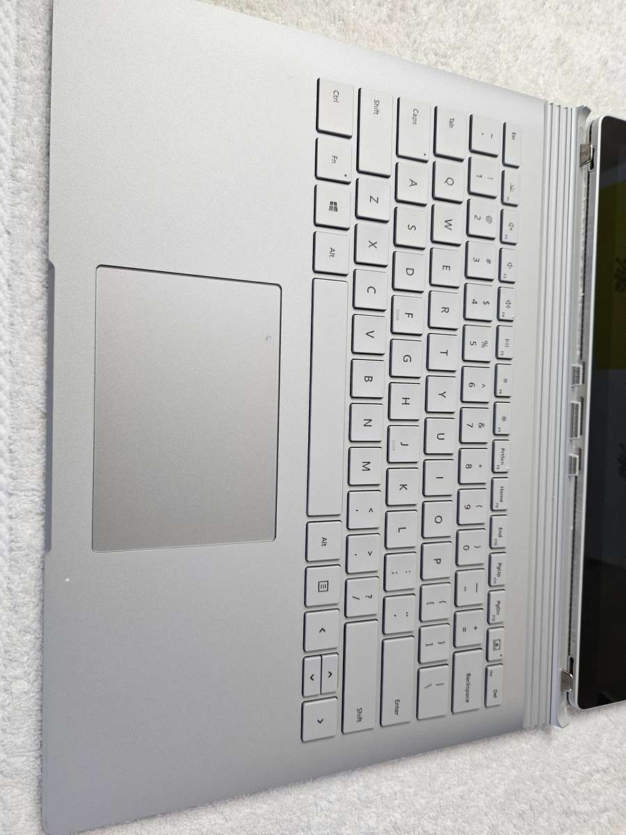 Microsoft Surface Book 3 - 2 in 1 - i7 10th Gen - 16GB - 256 SSD - Touch Screen - Excellent