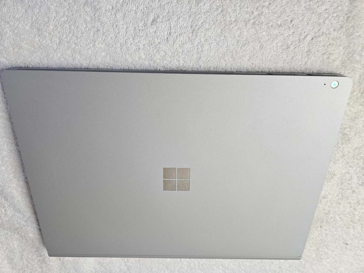 Microsoft Surface Book 3 - 2 in 1 - i7 10th Gen - 16GB - 256 SSD - Touch Screen - Excellent