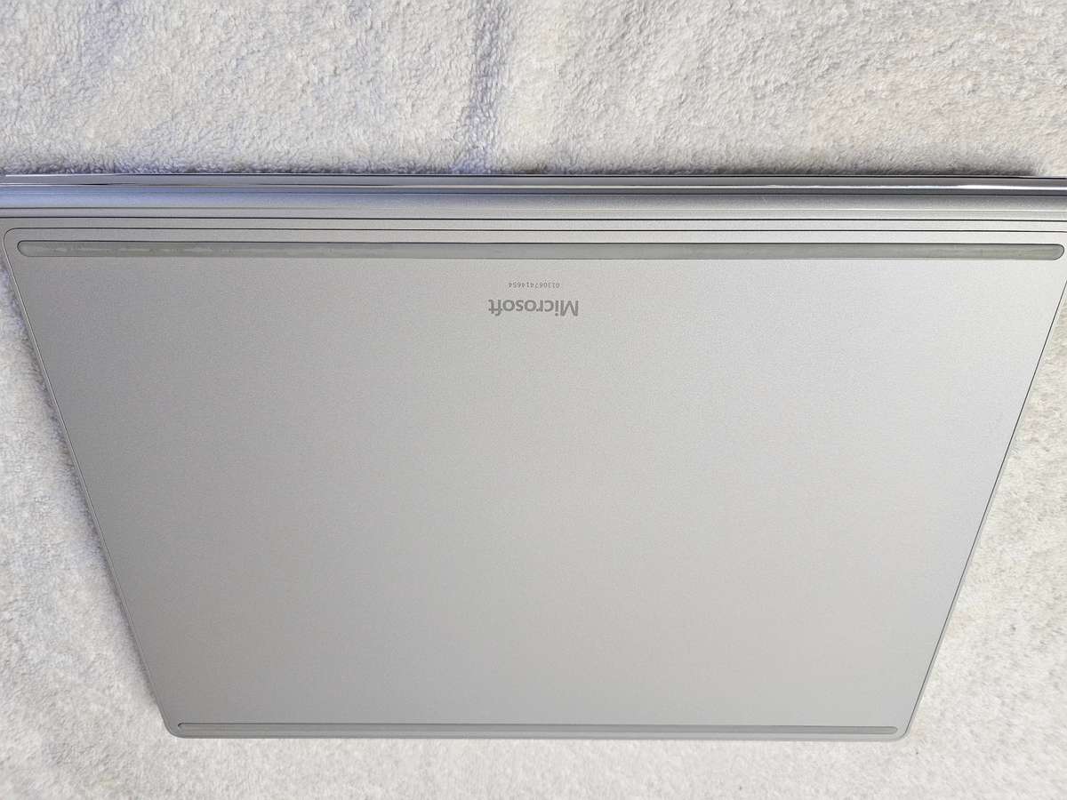 Microsoft Surface Book 3 - 2 in 1 - i7 10th Gen - 16GB - 256 SSD - Touch Screen - Excellent