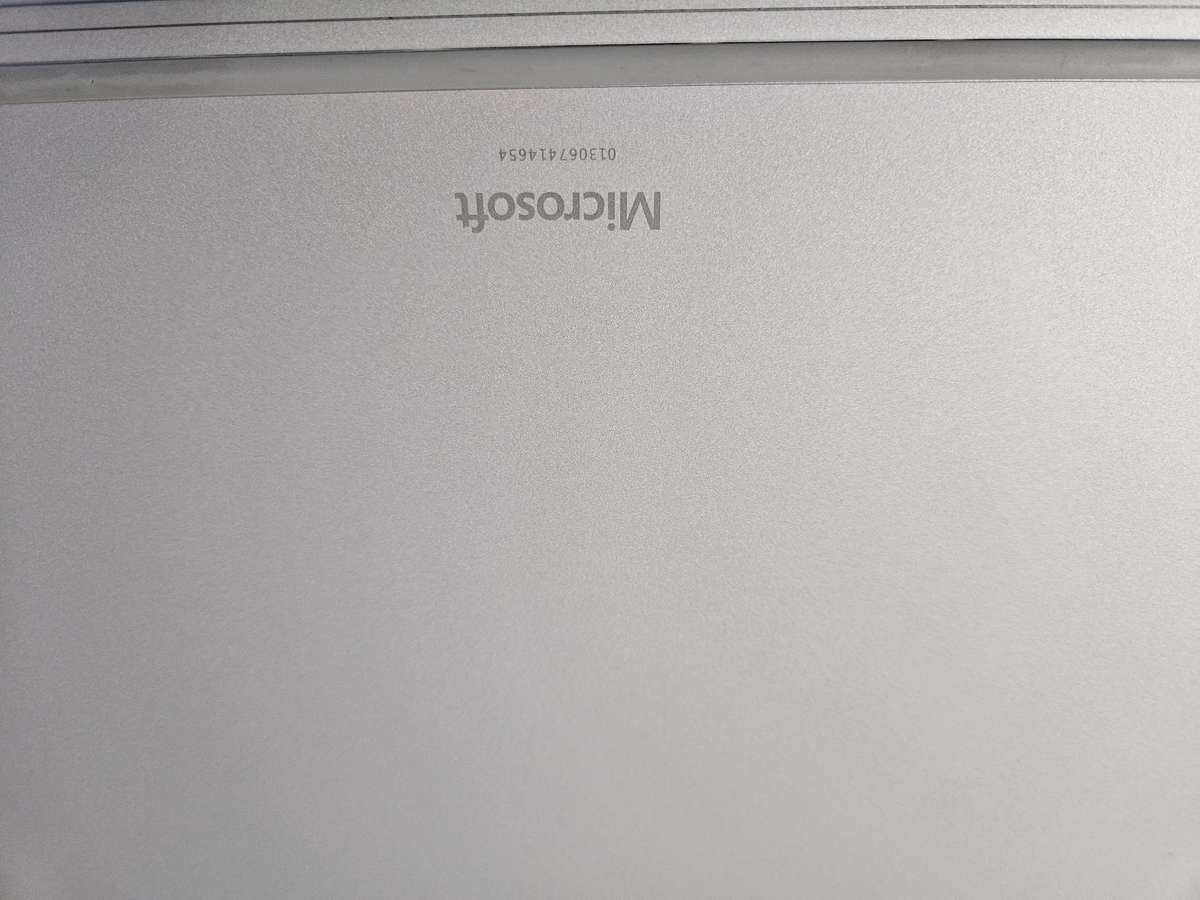 Microsoft Surface Book 3 - 2 in 1 - i7 10th Gen - 16GB - 256 SSD - Touch Screen - Excellent