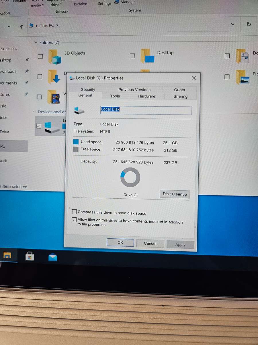 Microsoft Surface Book 2 - 2 in 1 - i5 7th Gen - 8GB - 256 SSD - Touch Screen - Excellent