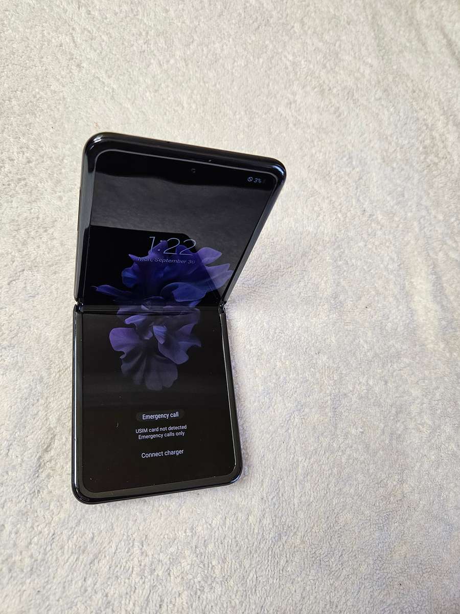 Samsung Galaxy - FLIP - 5G - 256GB - All Networks - Mystic Grey - Excellent Condition