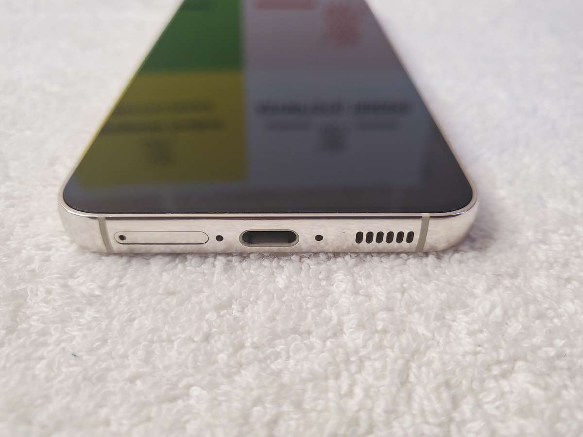 Samsung Galaxy - S23 - 5G - 128GB  - Phantom Cream - Excellent Condition - With Extras