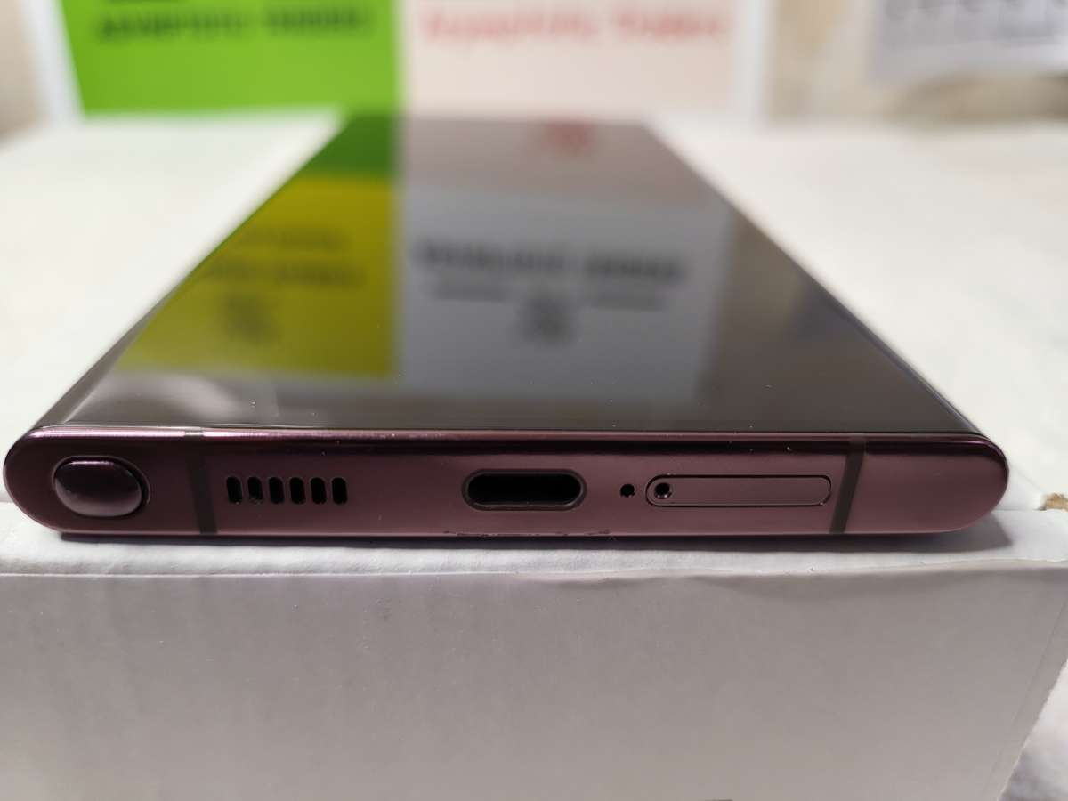 Samsung Galaxy S22 Ultra 5G 128GB All Networks Burgundy With Extras