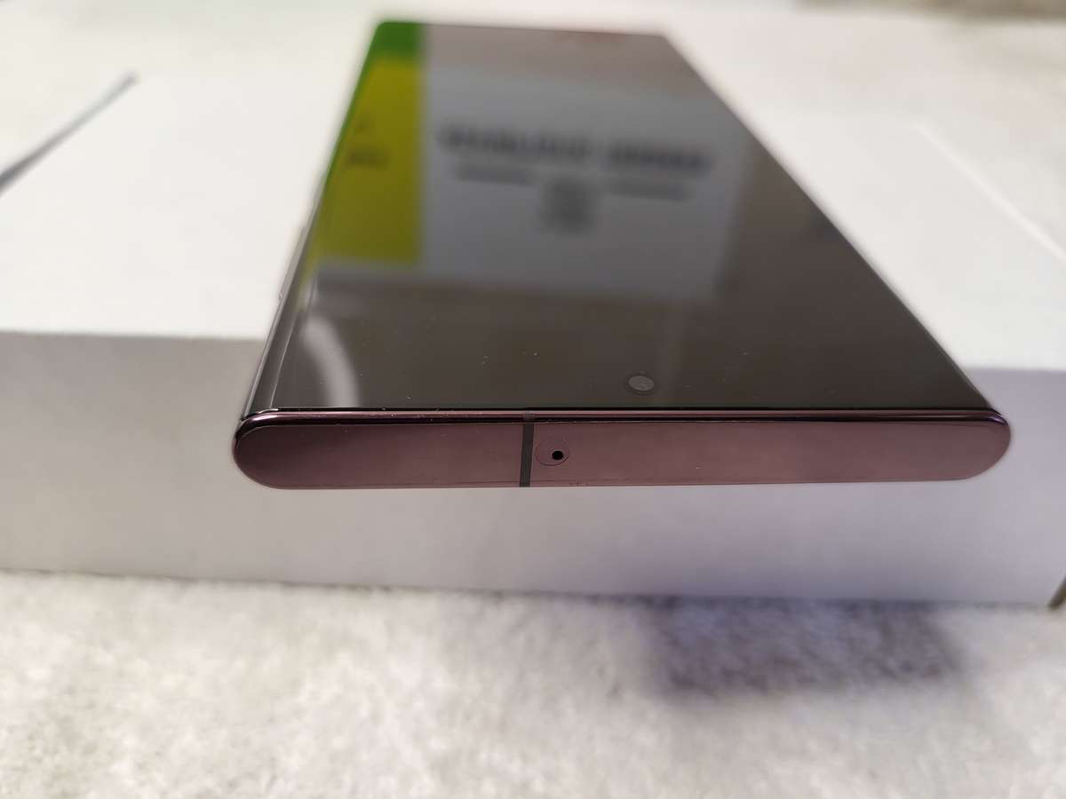 Samsung Galaxy S22 Ultra 5G 128GB All Networks Burgundy With Extras