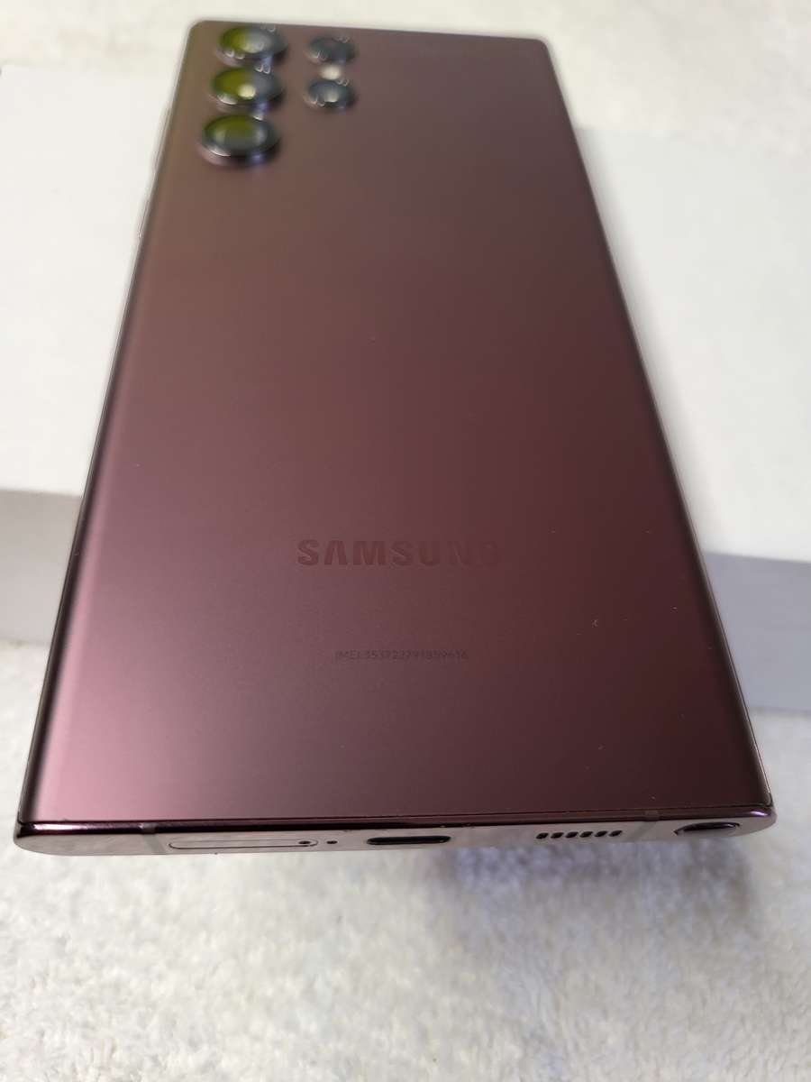 Samsung Galaxy S22 Ultra 5G 128GB All Networks Burgundy With Extras