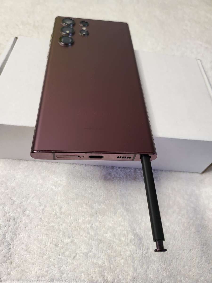 Samsung Galaxy S22 Ultra 5G 128GB All Networks Burgundy With Extras
