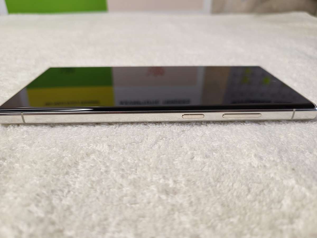 Samsung Galaxy - S23 Ultra - Dual Sim - 256GB  - Cream - Excellent Condition - With Extras