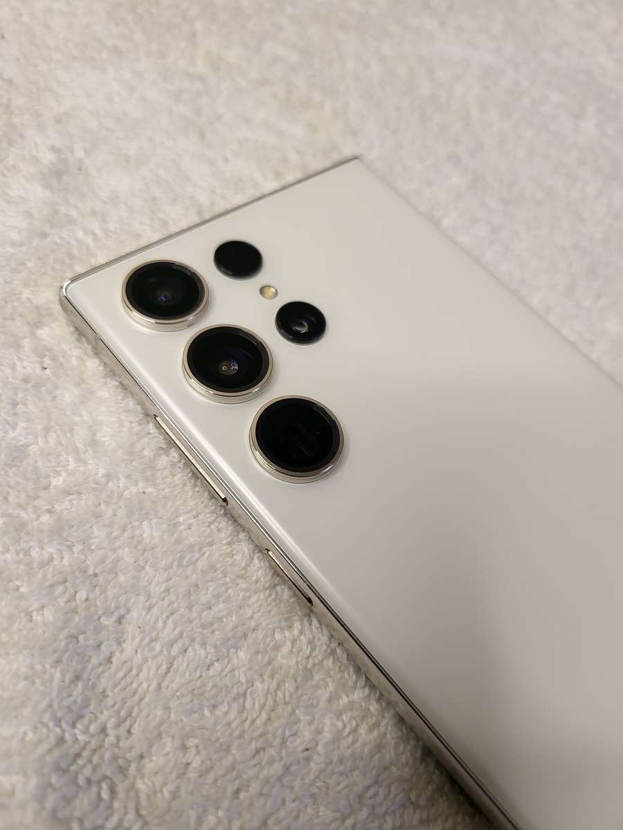 Samsung Galaxy - S23 Ultra - Dual Sim - 256GB  - Cream - Excellent Condition - With Extras