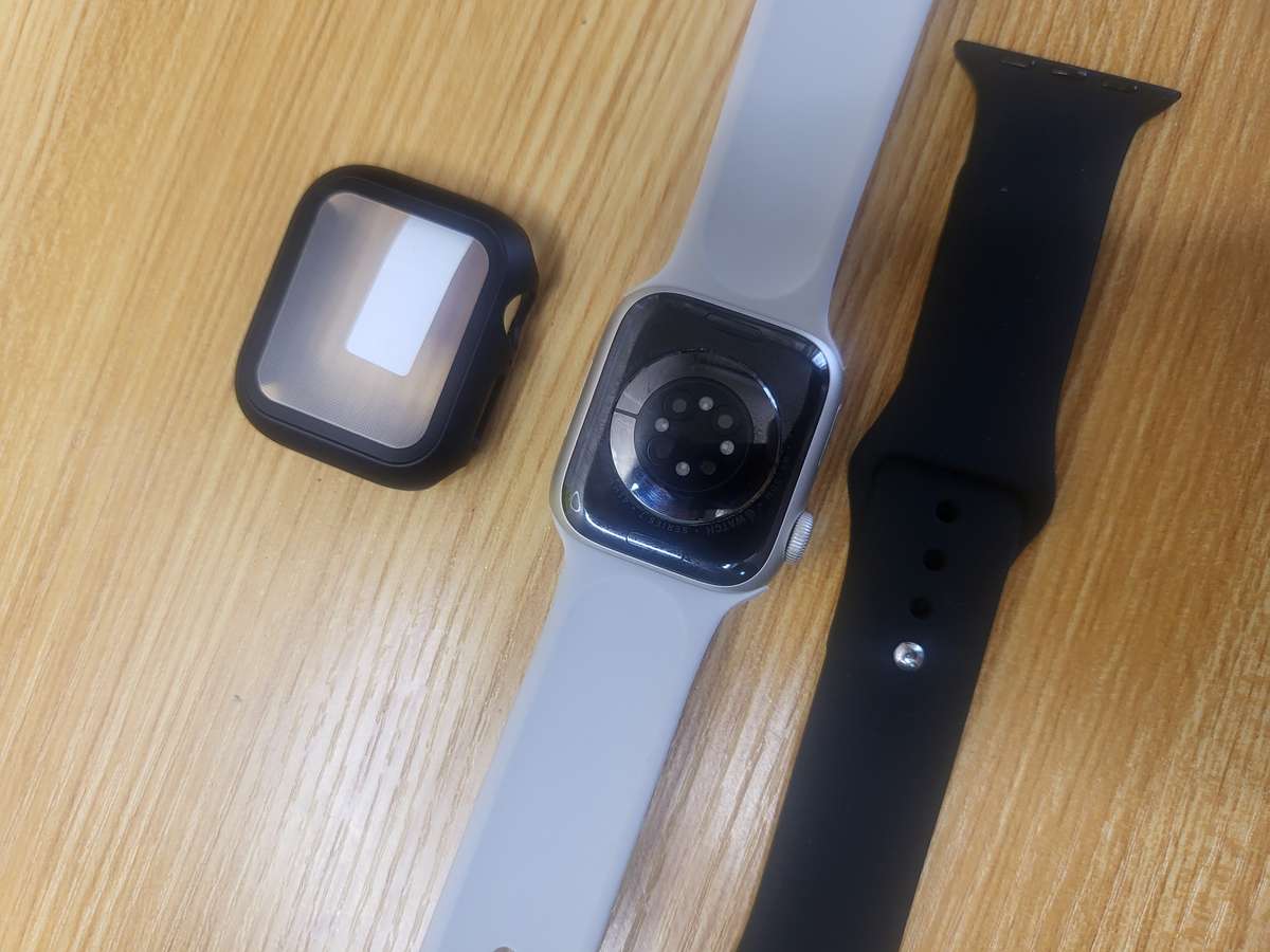 Apple Watch Series 7 GPS + LTE Starlight