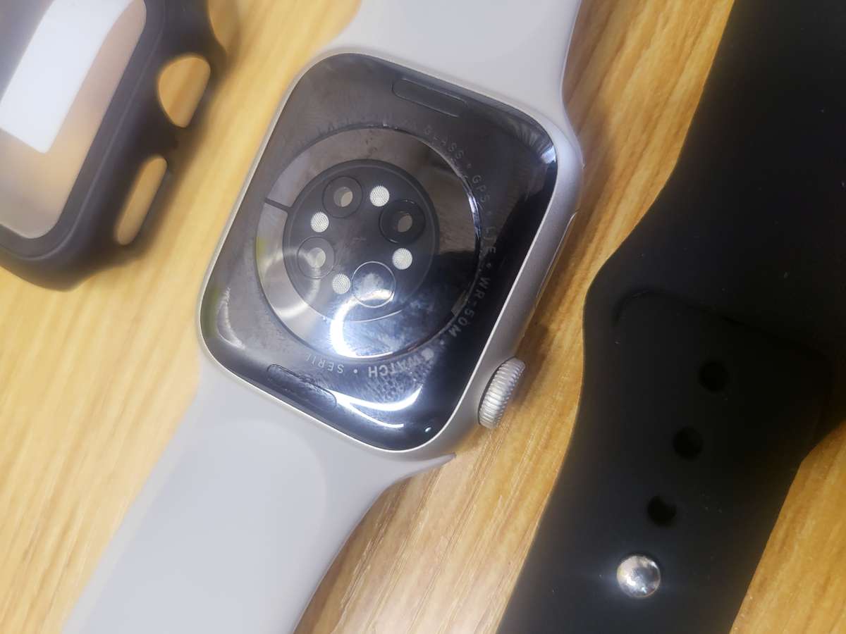 Apple Watch Series 7 GPS + LTE Starlight