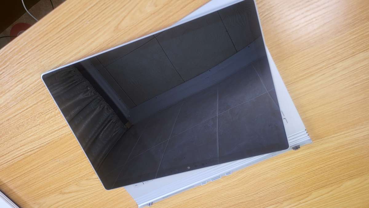 Microsoft Surface Book 3 | 2 in 1 | 10th Gen i5, 8GB, 256GB SSD | Touch Screen