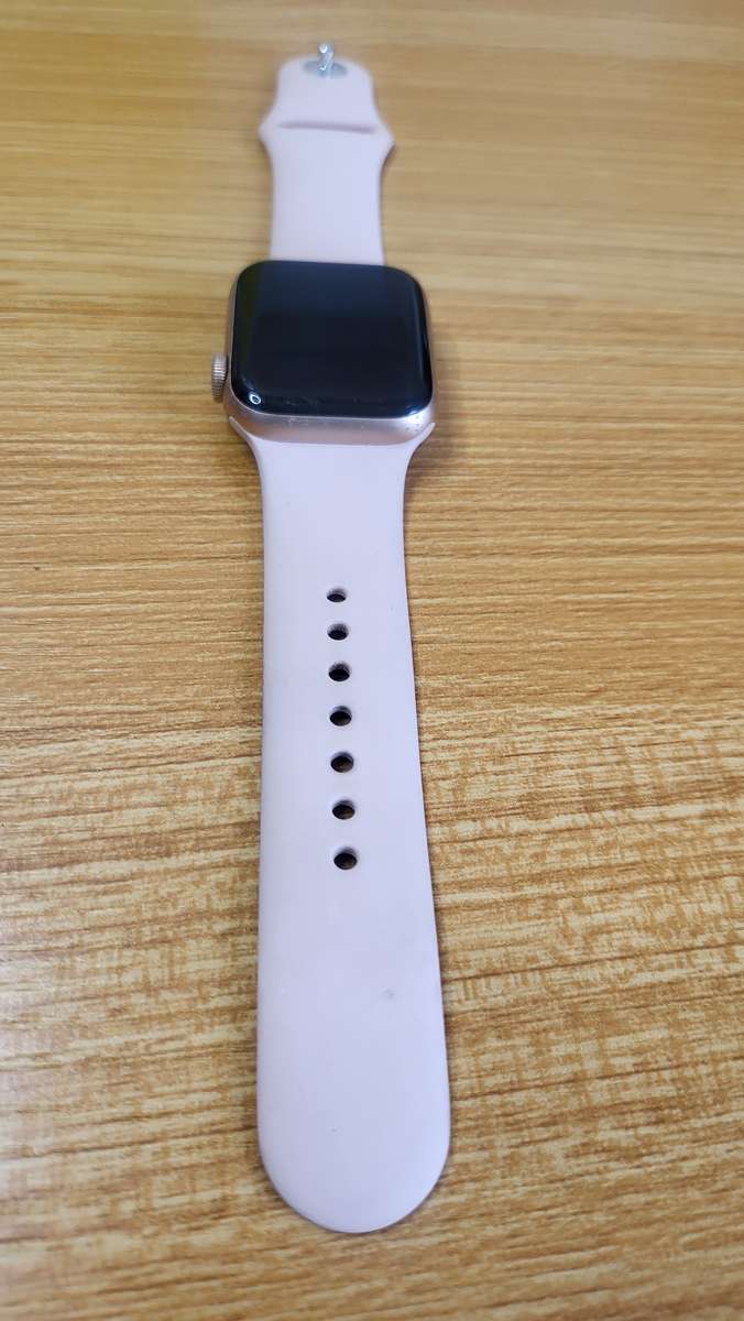 Apple Watch - Series 6 - GPS - Gold - Good Condition
