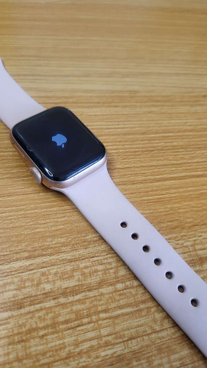 Apple Watch - Series 6 - GPS - Gold - Good Condition