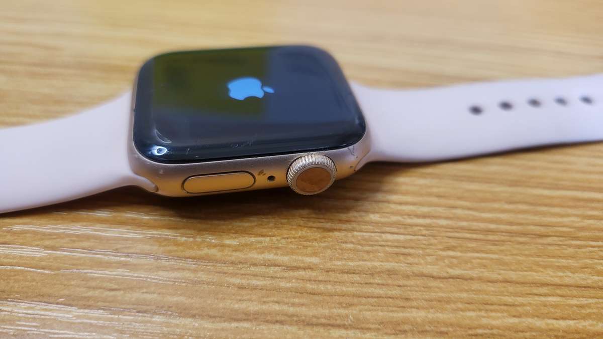 Apple Watch - Series 6 - GPS - Gold - Good Condition